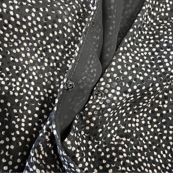 DYNAMITE | Printed Long Sleeve Blouse - Picture 13 of 15